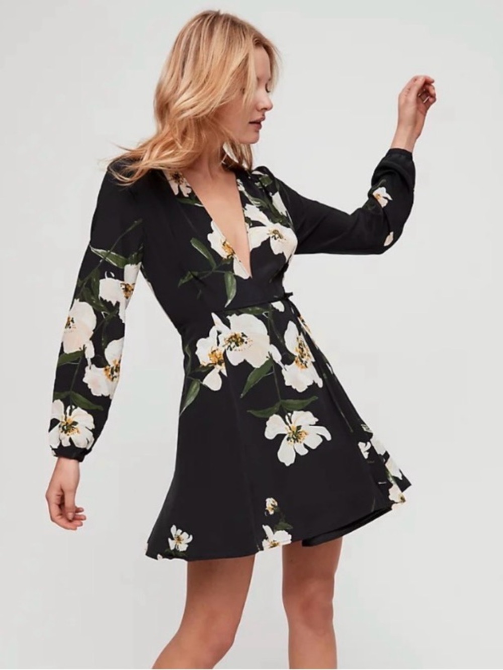 Aritzia Wilfred Diane Silk wrap mini dress size Medium NWOT